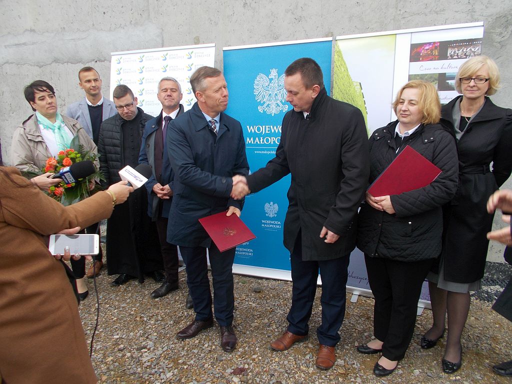 3,5 miliona złotych na budowę szkoły w Dziekanowicach