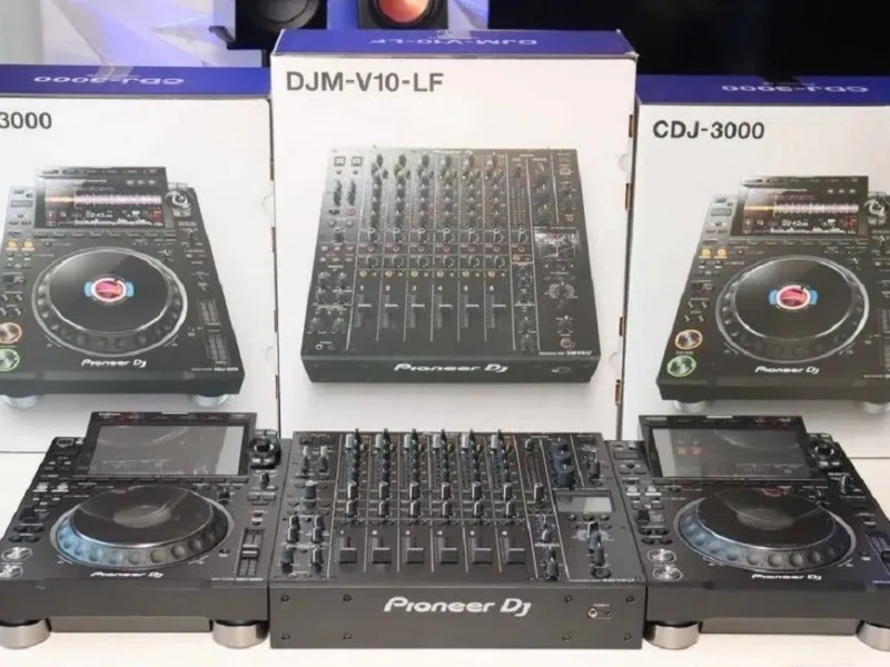 Pioneer OPUS-QUAD, Pioneer XDJ-RX3, Pioneer XDJ-XZ , Pioneer DDJ-FLX10, Pioneer DDJ-REV7, Pioneer CDJ-3000, Pioneer DJM-A9 , Pioneer CDJ-2000NXS2, Pioneer DJM-900NXS2, Pioneer DJM-V10-LF , Pioneer DJM-S11, Denon DJ Prime 4+ , PLAYdifferently MODEL 1