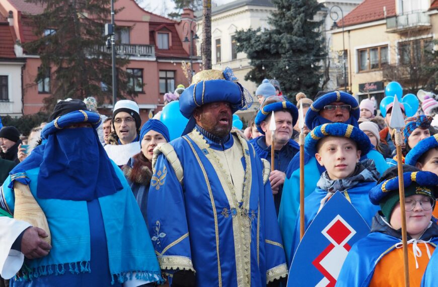 Święto Trzech Króli – orszaki na myślenickim rynku