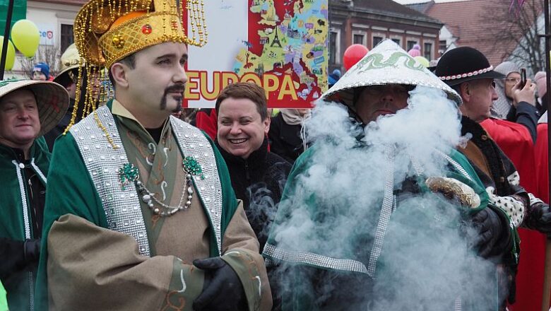 Orszak Trzech Króli na myślenickim rynku (galeria)