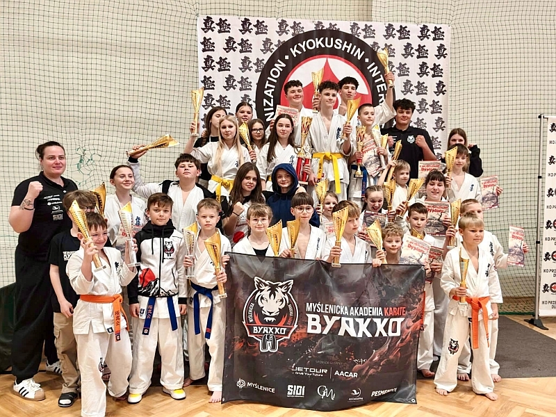 Medale myślenickich karateków w Dukli