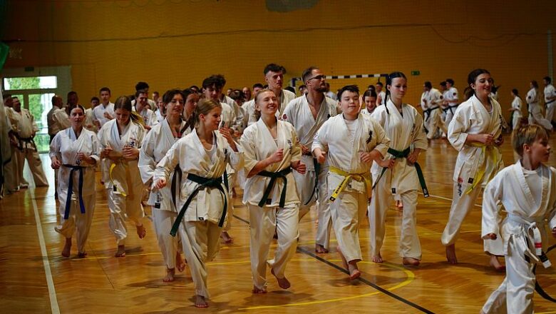 Sparingi integrujące karate w sułkowickiej hali